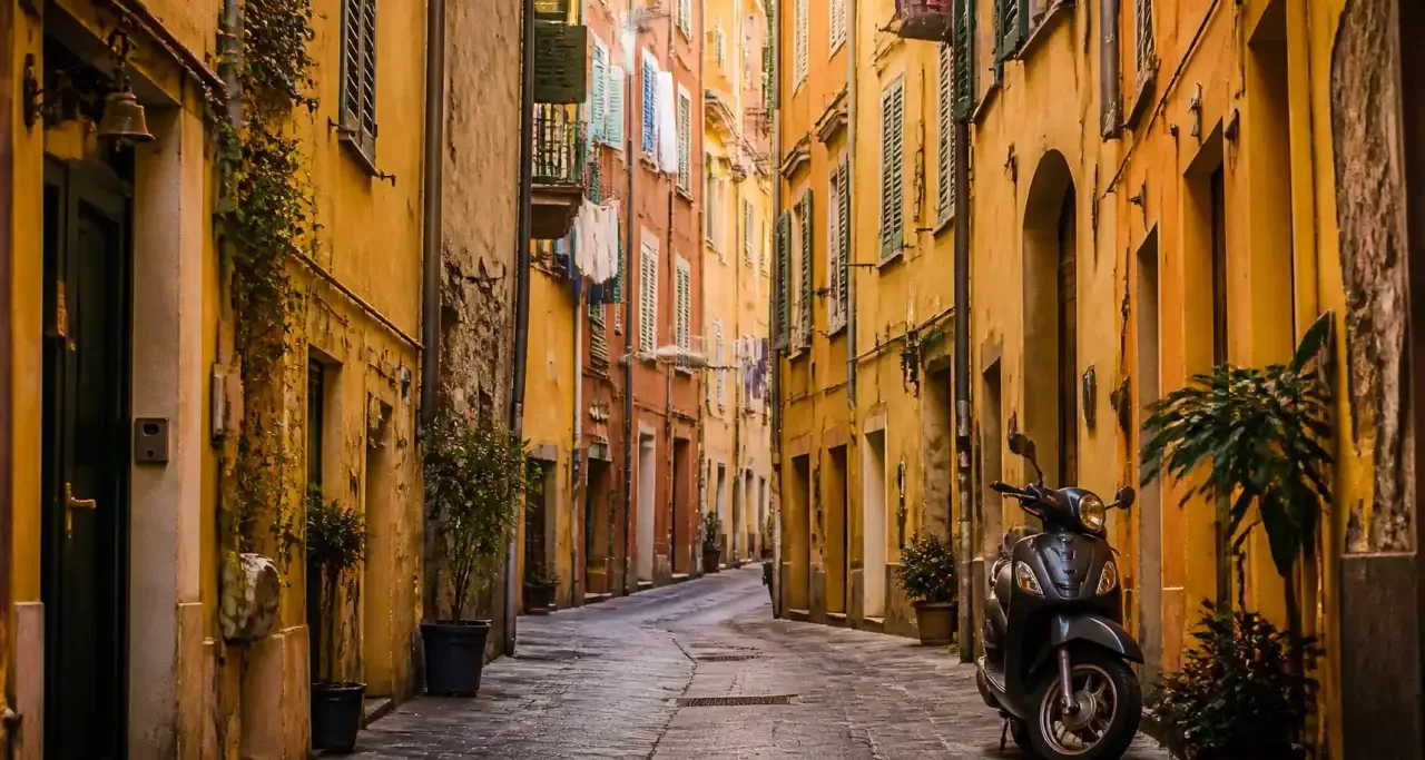 Ruelles et façades colorées du Vieux-Nice